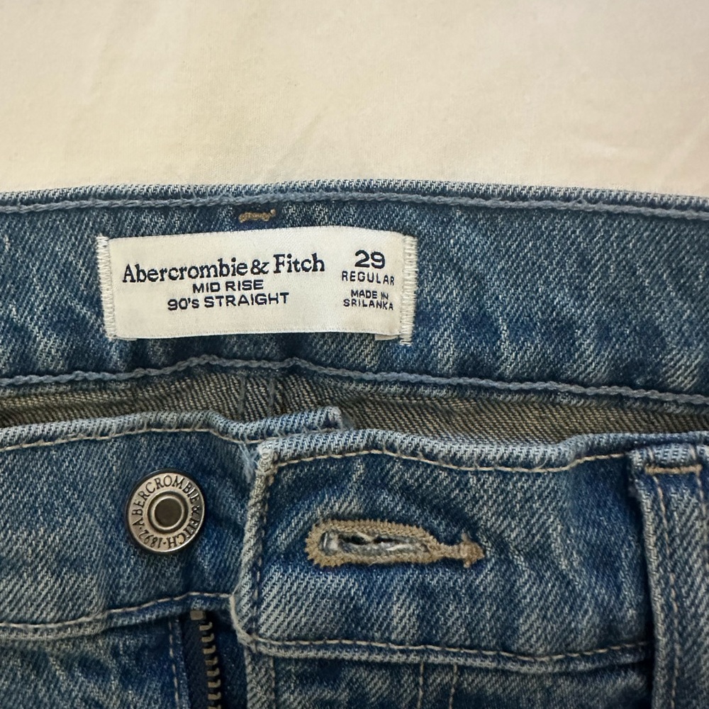 Abercrombie & Fitch Mid Rise 90’s Straight Jeans